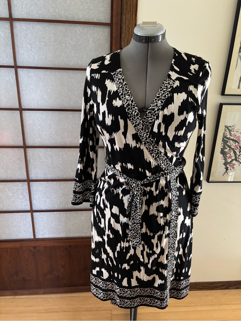 Like New Diane Von Furstenberg 100% Silk Tallulah Wrap Dress US 14
